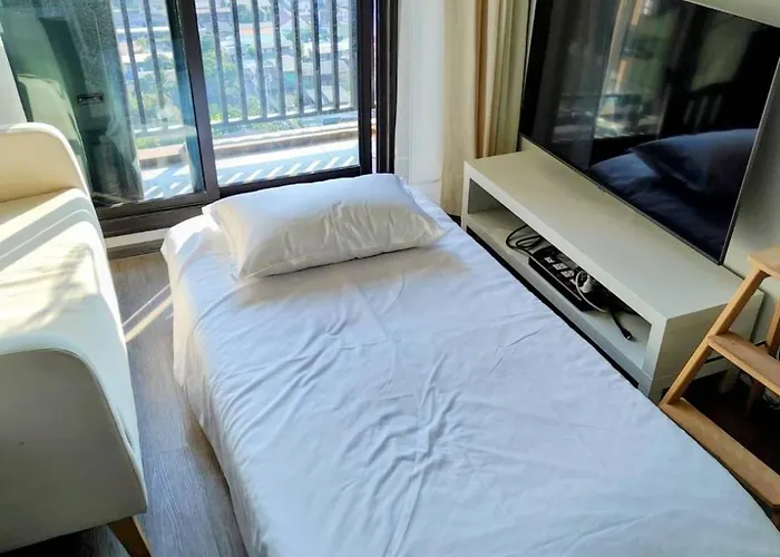 Lägenhet Cozy At Bts Wutthakat Icon Siam, Bangkok